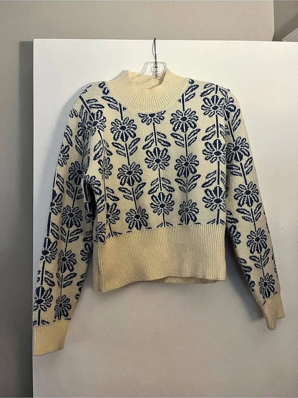 &merci Floral Crewneck Sweater in Cream & Blue, Size Medium